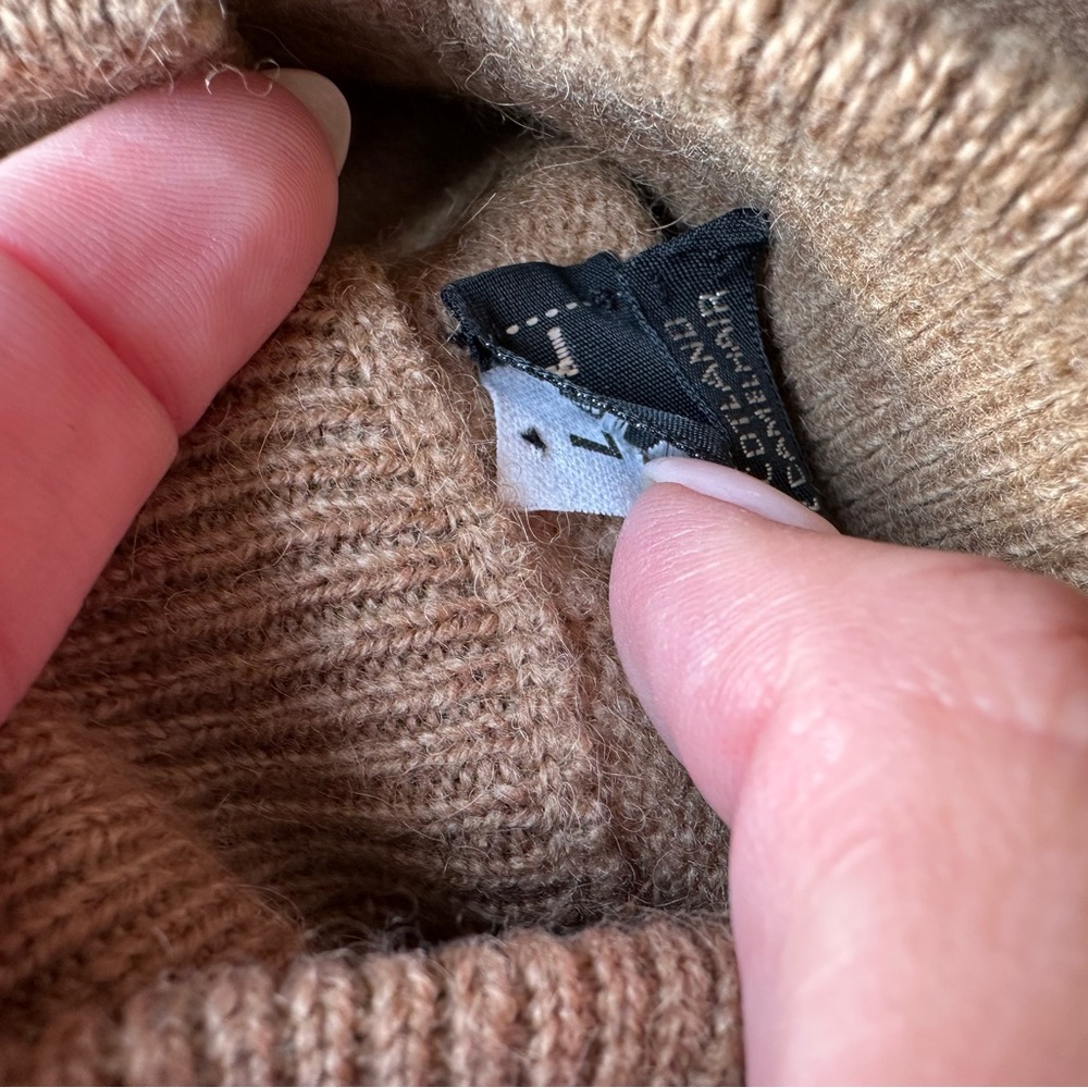 Elegant Brown Women's Sweater Set - Picture 9 of 16
